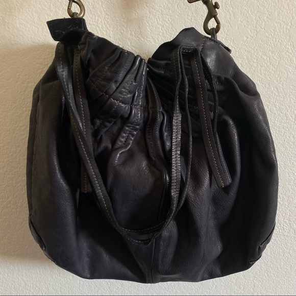 Caterina Lucchi genuine leather blue tone cross body/ shoulder bag - Picture 6 of 15